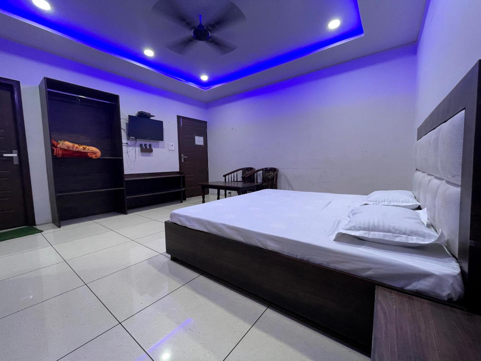 Hotel Malaya House --Couples, Family, Corporate Favorite-- Near Bmc Chowk Iconic Mall Jalandhar Esterno foto